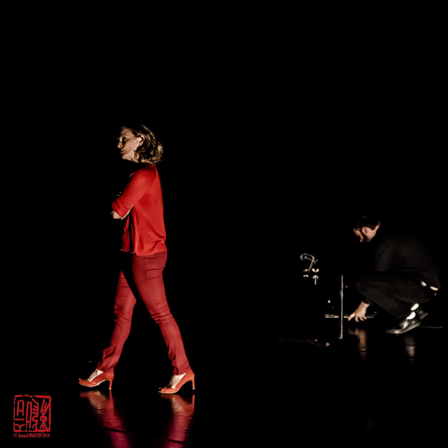 Marie Cambois danse dans Membranes cie Motrice Anthony Laguerre - lumière Philippe Colin